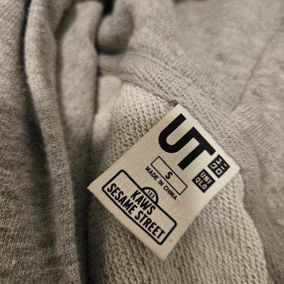 🩶SOLD🩶Uniqlo Kaws Sesame Street Hoodie Pullover Sweatshirt - Picture 5 of 5